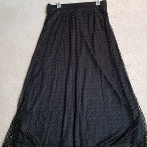 Elizabeth & Nicole Overlay Skirt | Size: L | Black